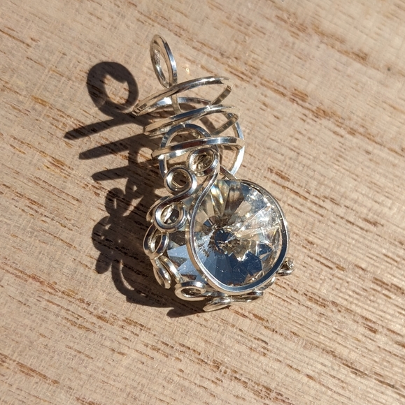 Artisan Jewelry - .925 Sterling Silver Crescent Moon Pendant Sparkly Artisan Spiral Beautiful